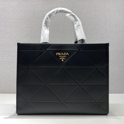 프라다 레더 토트백