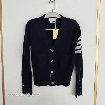 톰브라운 울 4바 스트라이프 밀라노 브이넥 가디건 (2color)