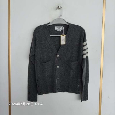 톰브라운 울 4바 스트라이프 밀라노 브이넥 가디건 (2color)