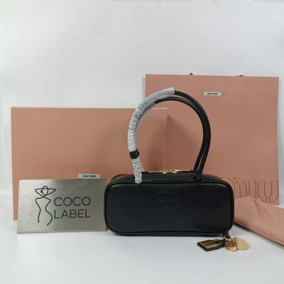 미우미우 레더 탑핸들 보 백 5BB173