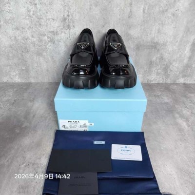 프라다 모놀리스 플랫폼 로퍼
