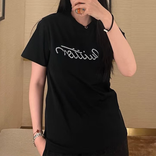 루이비통 엠벨리시드 시그니처 쇼트 슬리브드 티셔츠